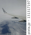 飛行機の翼と雲海を上空から眺めた風景 | Aerial View of Airplane Wing  131317197