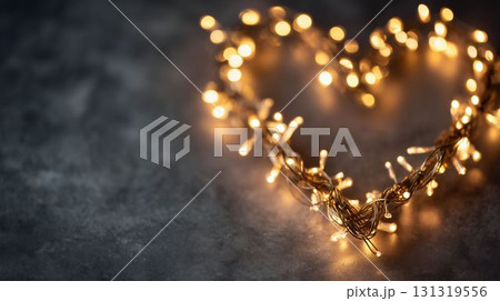 フェアリーライトで描くハートの光跡 131319556