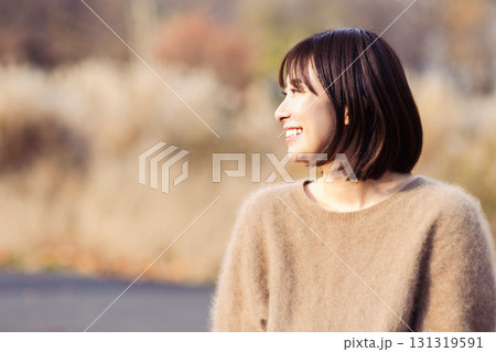 笑顔の若い女性 131319591