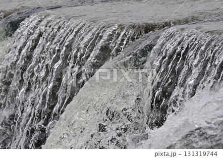 河川の氾濫・増水　溢水　越水　A river overflows 131319744