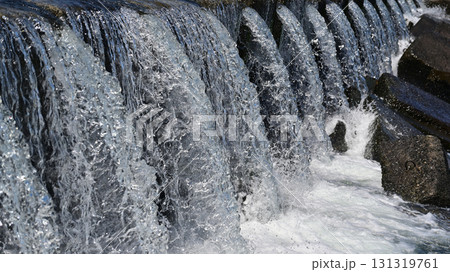 河川の氾濫・増水　溢水　越水　A river overflows 131319761