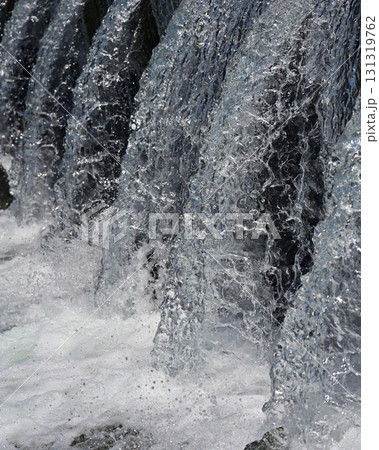 河川の氾濫・増水　溢水　越水　A river overflows 131319762
