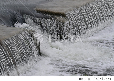 河川の氾濫・増水 溢水 越水 A river overflows 河川の氾濫・増水 溢水 越水 A river overflows 131319774