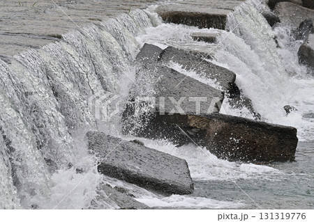 河川の氾濫・増水 溢水 越水 A river overflows 河川の氾濫・増水 溢水 越水 A river overflows 131319776