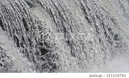 河川の氾濫・増水　溢水　越水　A river overflows 131319783