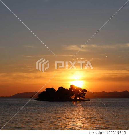 嫁島に沈む黄金の夕日 嫁島に沈む黄金の夕日 131319846
