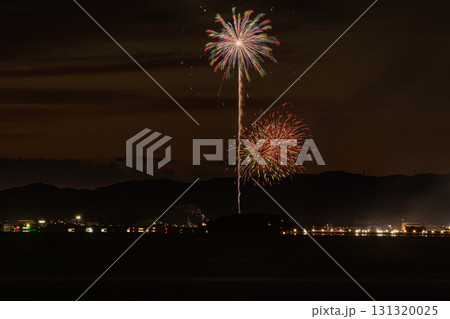 豊橋市から見た蒲郡まつり・納涼花火大会と三河湾の風景(愛知県) 豊橋市から見た蒲郡まつり・納涼花火大会と三河湾の風景(愛知県) 131320025