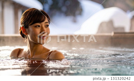 冬の露天風呂でリラックスする女性のイメージ テキストスペース 広告 背景素材 AI生成素材 131320242