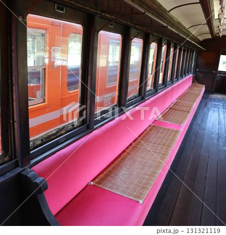 一畑電車・デハニ50形の車内、昭和の旅情 131321119