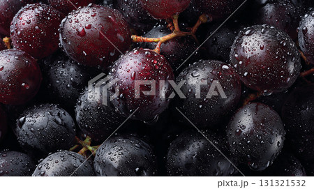 雫をまとったぶどうの房 雫をまとったぶどうの房 131321532