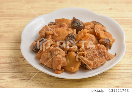 豚肉とジャガ芋とキノコの味噌炒め 131321748