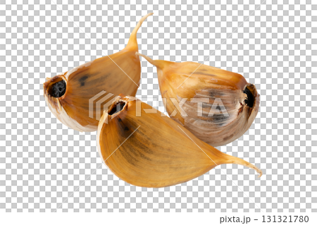 透明背景（png）に皮付きの黒にんにく 131321780