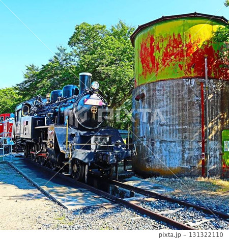 若桜鉄道の歴史を感じる給水塔と機関車 131322110