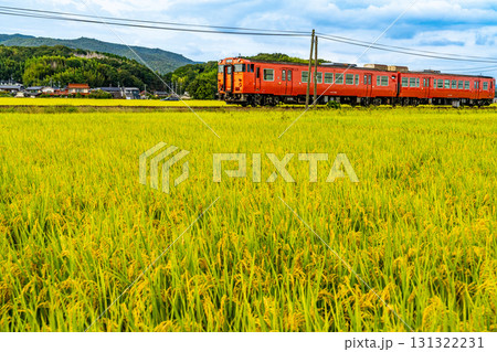 秋の吉備路を行く総社駅行き吉備線普通列車1 岡山県総社市 秋の吉備路を行く総社駅行き吉備線普通列車1 岡山県総社市 131322231