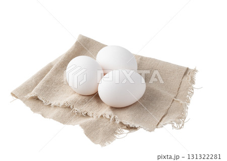 透明背景(png)に布の上に置かれた卵 透明背景(png)に布の上に置かれた卵 131322281