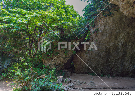 沖縄 斎場御嶽 拝所の風景 沖縄 斎場御嶽 拝所の風景 131322546