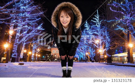 冬のイルミネーションと雪景色を楽しむ人々 札幌の観光とライフスタイル 冬のイルミネーションと雪景色を楽しむ人々 札幌の観光とライフスタイル 131323178