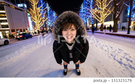 冬のイルミネーションと雪景色を楽しむ人々 札幌の観光とライフスタイル 冬のイルミネーションと雪景色を楽しむ人々 札幌の観光とライフスタイル 131323179