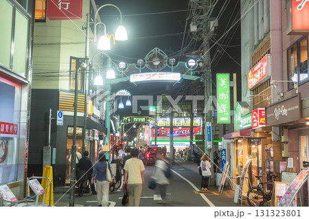 《東京都》野方本町通り・東京下町夜の街並み 《東京都》野方本町通り・東京下町夜の街並み 131323801
