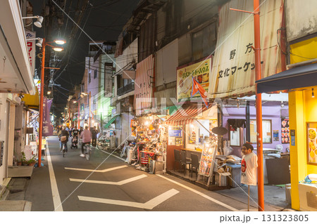 《東京都》野方本町通り・東京下町夜の街並み 《東京都》野方本町通り・東京下町夜の街並み 131323805