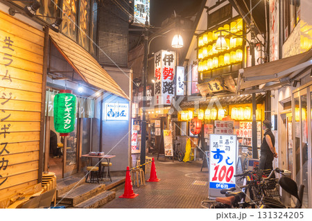 《東京都》中野駅前歓楽街・東京下町夜の街並み 《東京都》中野駅前歓楽街・東京下町夜の街並み 131324205