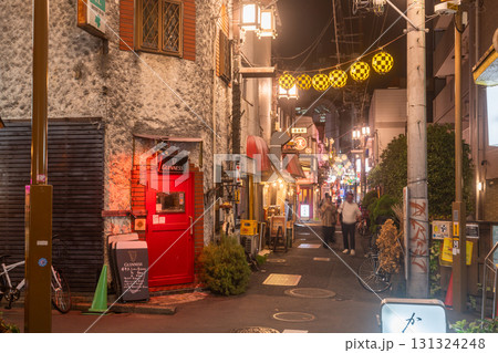 《東京都》中野駅前歓楽街・東京下町夜の街並み 131324248