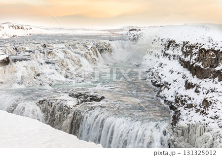 Gullfossの冬景色 アイスランドの壮大な滝と雪景色 Gullfossの冬景色 アイスランドの壮大な滝と雪景色 131325012
