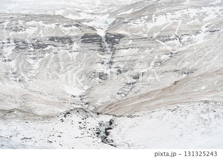 スナイフェルネス半島の冬景色 雪山と漁村、アイスランドの絶景 スナイフェルネス半島の冬景色 雪山と漁村、アイスランドの絶景 131325243