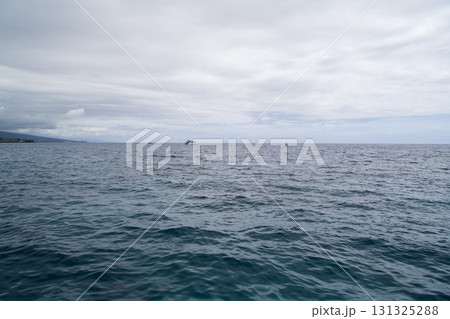 ハワイ島のカイルア・コナから眺める海の風景 ハワイ島のカイルア・コナから眺める海の風景 131325288