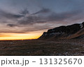 南アイスランドの冬景色 雪道と夕暮れの美しい風景 131325670