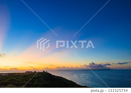 来間島の夕焼けと海景色 131325734