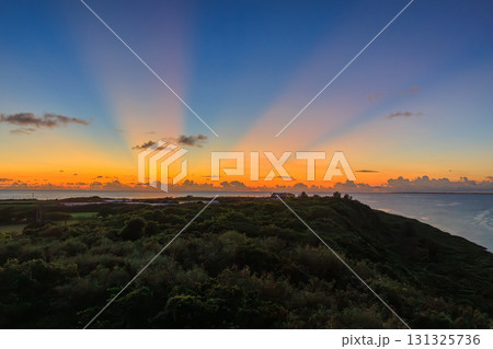 来間島の夕焼けと海景色 131325736