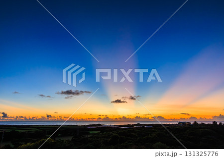 来間島の夕焼けと海景色 131325776