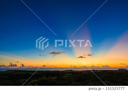 来間島の夕焼けと海景色 131325777