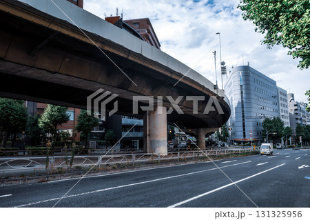 都心の交通 第2京浜と首都高速2号目黒線 戸越　2025.09 a-4　クールカラー 131325956