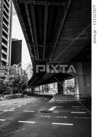 都心の交通 第2京浜と首都高速2号目黒線 戸越 2025.09 d-6 モノクロ 都心の交通 第2京浜と首都高速2号目黒線 戸越 2025.09 d-6 モノクロ 131325977