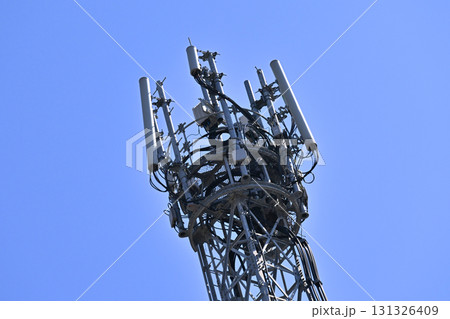 通信イメージ（電波塔:基地局） 131326409