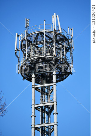 通信イメージ（電波塔:基地局） 131326421