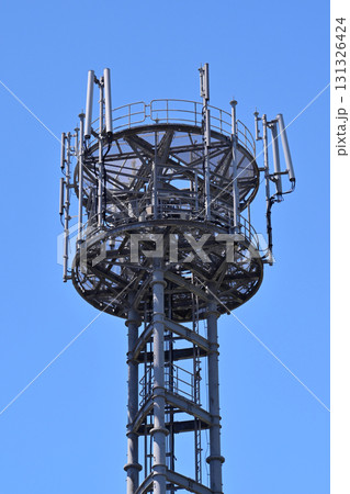 通信イメージ（電波塔:基地局） 131326424