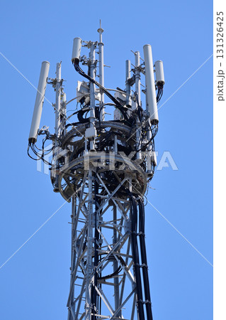 通信イメージ（電波塔:基地局） 131326425