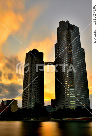 オレンジ色に染まる夕刻の聖路加ガーデン 長秒撮影 オレンジ色に染まる夕刻の聖路加ガーデン 長秒撮影 131327106