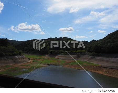 枯渇した池 131327250