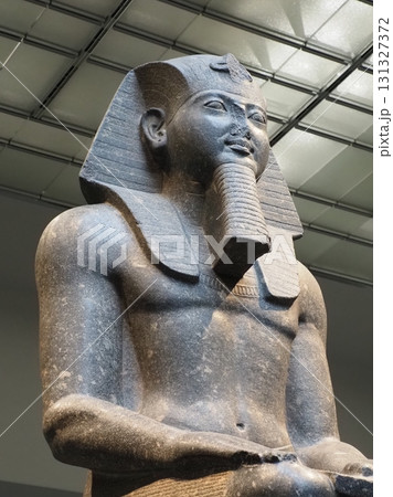 ルーブル アブダビ ファラオ 131327372
