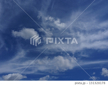 幻想的な秋の空 131328178