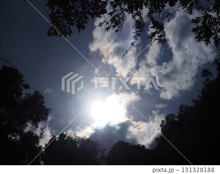 幻想的な秋の空 131328188
