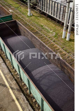 Coal Cargo in the Transportation Train System for Efficient Distribution and Logistics Coal Cargo in the Transportation Train System for Efficient Distribution and Logistics 131328671