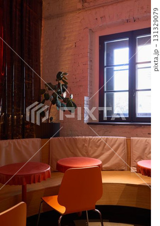 Cozy Indoor Caf Setting with Modern Dcor and Natural Light Cozy Indoor Caf Setting with Modern Dcor and Natural Light 131329079