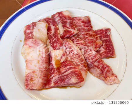 焼肉のカルビ 柔らかくジューシーな牛肉 焼肉のカルビ 柔らかくジューシーな牛肉 131330060