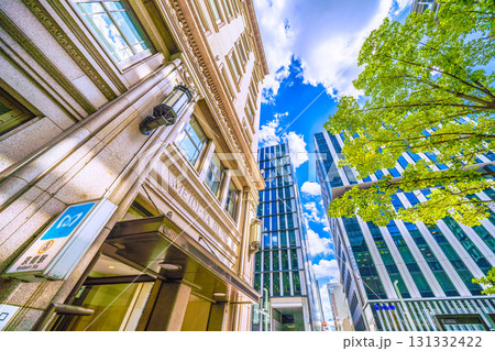 日本の東京都市景観 京橋のオフィス街。明治屋京橋ビルにある京橋駅出入口などを望む 日本の東京都市景観 京橋のオフィス街。明治屋京橋ビルにある京橋駅出入口などを望む 131332422