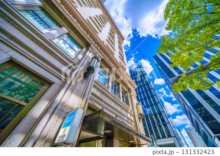 日本の東京都市景観 京橋のオフィス街。明治屋京橋ビルにある京橋駅出入口などを望む 日本の東京都市景観 京橋のオフィス街。明治屋京橋ビルにある京橋駅出入口などを望む 131332423